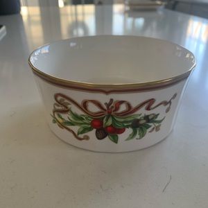 Tiffany & Company HOLIDAY Ribbon 4.5” Bowl/Candy Dish